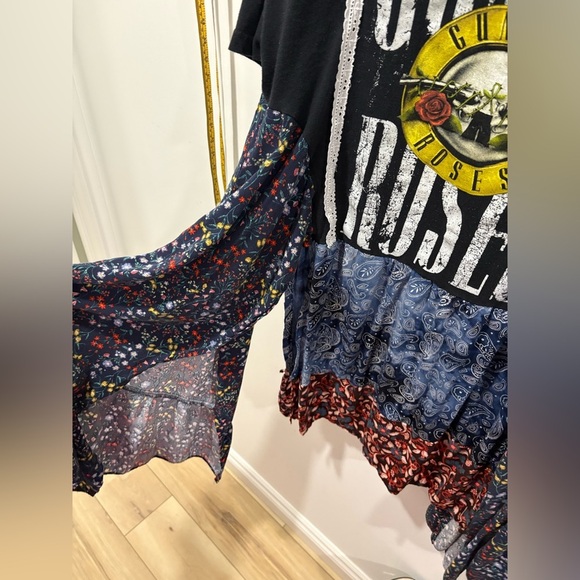 UPCYCLED GUNS & ROSES TOP - Picture 2 of 7